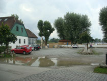 Aktuell noch Parkplatz - bald schon Standort für den Strandhaus Hotelerweiterungsbau?
