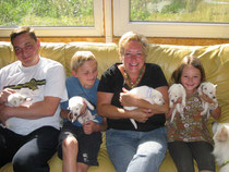 Thierry, Maarten, Eva & Linde met de pupjes