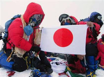 山頂の日の丸は必需品