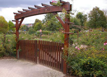Eingang zum Oberderdinger Rosengarten