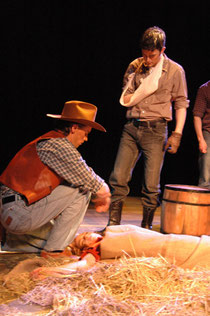 Slim (Ian Martin) examines Curley's dead wife (Linden Wint)