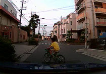 自転車　飛出し