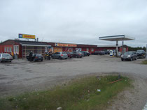 Tankstelle mit Supermarkt in Finnland