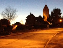 L'église de Moyon, par un soir d'hiver ensoleillé