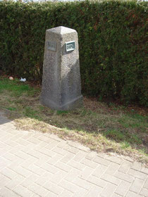 Ganzmeilenobelisk, Güstrow, an der B 104 Ortsausgang West