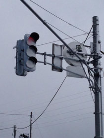 着雪してみえないLED信号機
