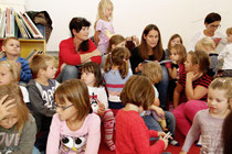Jeden Mittwoch im Advent und am Heiligen Abend lesen prominente Lesebotschafter Weihnachtsgeschichten für Kinder. Foto:zVg