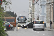 Einparkversuch am 7. Oktober morgens an der Langenloiser Straße. Foto: zVg