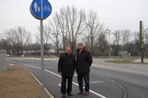 Verkehrsstadtrat Alfred Scheichl und Vizebgm. Gottfried Haselmayer nahmen den neuen Radweg in Augenschein. Foto: Stadt Krems.