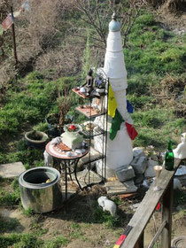 Die kleine Stupa am Kremser Wachtberg vor dem tibetischen Neujahrsfest. Foto: zVg