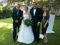 Sarah und Khaled mit den freien Rednern Annika und Bernd