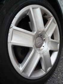 送料込み！アウディTTS純正18インチ4本 ガリ傷、塗装剥れ有り CAP付 Audiアウディ TT 純正アルミホイールのガリ傷・欠けのリペア