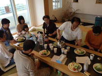 朝食の風景。朝は野菜を中心に、体にいい物を食べる。