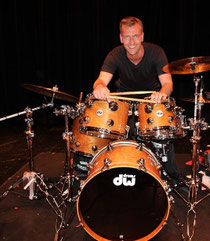 Dirk Steen, drums & percussion