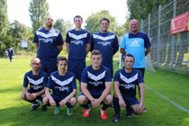 Neu beim SVH: v.h.l. Emanuel Magnus-George, Dennis Wagner, Lars Oberlin und Trainer Michael Blum. Vordere Reihe von links: Isa Gülsen, Dominik Scher, Tobias Guse und Julian Hülshoff. Es fehlen Oliver Sindern und Metin Sahin (Bild: Peter Koopmann)