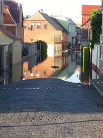 Auch in den drängwasserbelasteten Straßen geht das Wasser nunmehr zurück