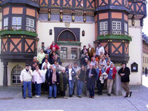 auf den Treppen des Rathauses in Wernigerode 