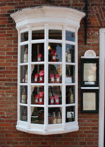 24 Fenster eines Teehauses/Window of tea house