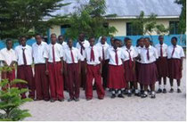 Schüler der Mbonea School in Dar es Salam (2007).