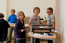 Atelier pour les enfants : découverte de la linogravure. © Mathieu Le Gall.
