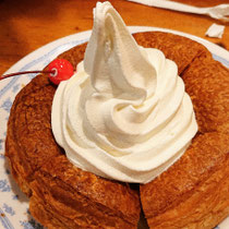 あの珈琲店のシロノワールが大好きですが中々最近食べてないです。