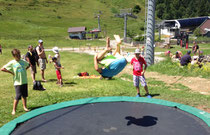 Salto von Leon auf dem Trampolin im "Hexenwasser"