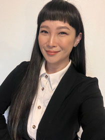 リサ／大阪の幼児子供英会話ALOHAKIDSアロハキッズ、緑の人工芝で楽しく子供フィットネス、自然に英語が身につくキッズ英会話体操教室
