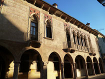 La facciata di Palazzo Regaù