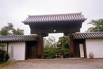 ろうそくの伝来　大安寺の南大門