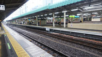 東京駅。コロナの影響か人は少ない。