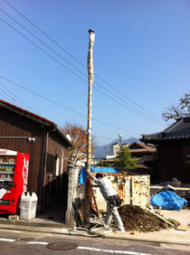 帆足です 今日は家庭用引込み電柱 スッキリポール 工事です 北九州市で電気工事店をお探しなら 寺松電気工事店