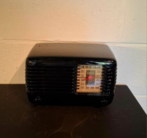 Radio Art-Deco 1951 in bakeliet ,contacteer 0479 81 03 89 