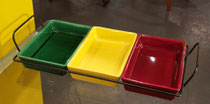 Versnaperingen j'50  schaaltjes in keramiek,  houder zwart staal € 25,00 contacteer 0479 81 0479 81 03 89 of antiek.atelier@skynet.be 