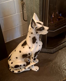 Dalmatier in keramiek, 70 cm hoog,Deco Prijs 300 € contacteer 0479 81 03 89 of antiek.atelier@skynet.be Viadukt 1a Temse 0479 81 03 89 
