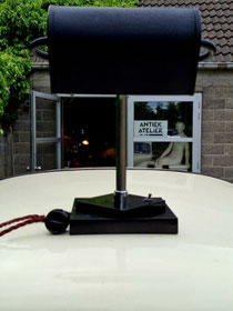 Tafel of bureau lamp j´20 prijs perfecte staat  prijs 180 € contacteer 0479 81 03 89 of antiek.atelier@skynet.be 