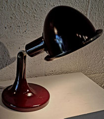 Lamp in bakeliet j´30 prijs 320 € contacteer 0479 81 03 89 of antiek.atelier@skynet.be 