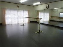 ※当スタジオは足に優しいバレエ専用の床を使用しています。