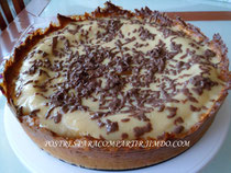 Pastel de crema pastelera y chocolate