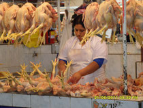 Typischer Hähnchenmarkt in Lima Foto: Harald Petrul