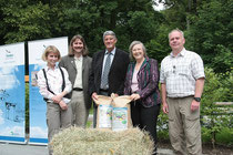 v.l.n.r Dr. Anke Valentin, Stiftungsvorsitzende, Josef Tumbrinck, Landesvorsitzender NABU NRW, Stellvertr. Landrat Prof. Wilke, Schimrherrin Bärbel Höhn, Uwe Hoffmann, NABU-Obeberg