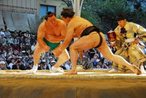 奉納大相撲および靖国神社見学会と 大相撲講義 日本文化体験交流塾 奉納大相撲および靖国神社見学会と 大相撲講義 日本文化体験交流塾