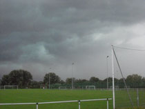 Zwischenzeitlich musste das Spiel wegen Unwetter unterbrochen werden