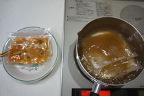 中華あん を湯煎しています。