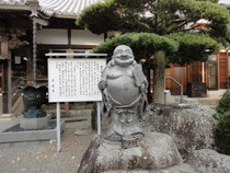 護国寺 瓦の布袋