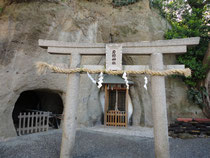 　 　　　岩樟神社（いわくすじんじゃ）