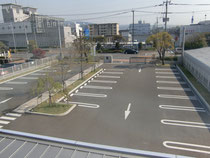 駐 車 場