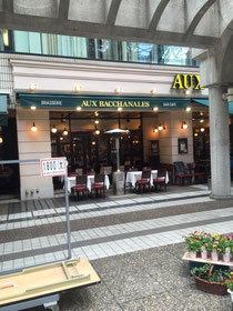 AUX BACCHANALESテラス側から