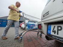 Grenzverkehr: Einkauf nahe der deutsch-tschechischen Grenze. Foto: Armin Weigel