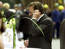 Der US-Geheimdienst NSA soll auch das Telefon des damaligen Bundeskanzlers Gerhard Schröder abgehört haben. Foto: Kay Nietfeld/Archiv