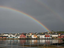 Unterm Regenbogen: Vardø ist die älteste und östlichste Siedlung Norwegens. Foto: Kathrin Dorscheid